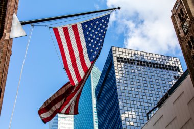 Parlak Amerikan bayrağı ve güneşli havalarda ısıtmak