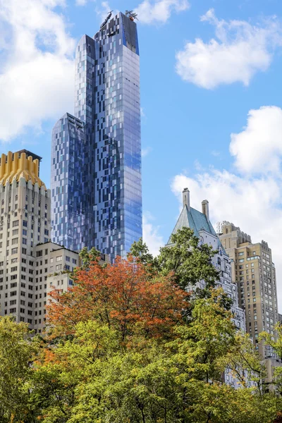 View from the Central Park of New York to skyscrappers — Stock Photo, Image