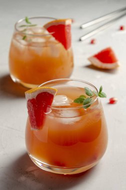 Greyfurt ve limonlu Paloma Kokteyli. Bunun için boşluk