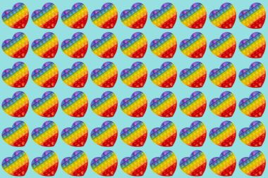 Mavi arka planda çocuk oyuncağı.