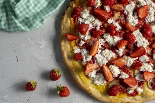 Pizza Fresa Plátano Con Queso Ricotta Mango Fotos De Stock