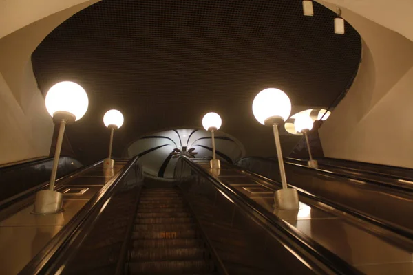 Moskova Metropolitain, Kalinininsko Solncnevskaya hattı, Park Pobedy istasyonu, 2003 yılında açıldı.
