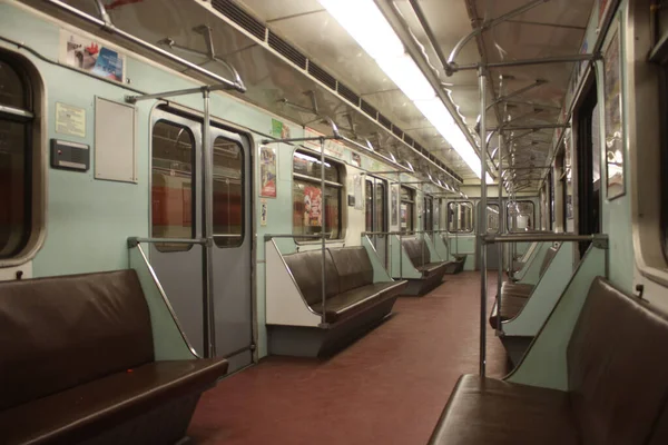 1989年圣彼得堡地铁81 717生产年份 大修前的最后一天 — 图库照片