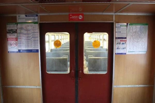 城郊列车Ed4M的内部 1997年投入生产 01年 2018年 — 图库照片