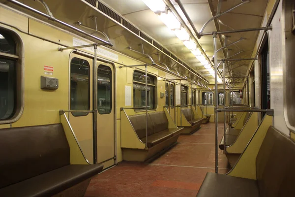 Metrotrain 714 Metre 1994 Üretim Yılı Yenilenmeden Önceki Son Gün — Stok fotoğraf