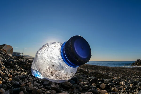 Trash on the beach — Stock Photo, Image