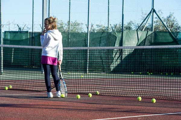 Girl on training tennis — Stock Photo, Image