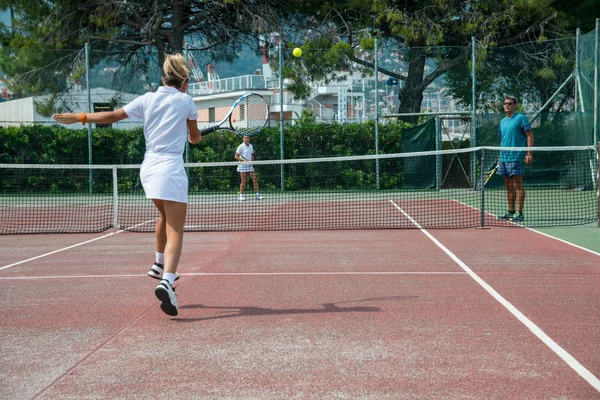 Scuola di tennis all'aperto — Foto Stock