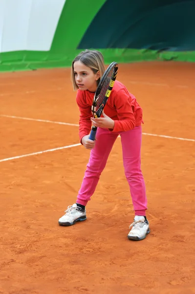 Idrottsman flicka på utbildning i tennis — Stockfoto