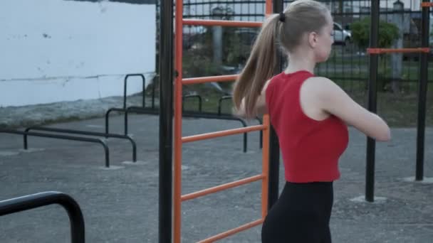 Fit sporty caucasian pretty girl workout in sportswear outdoors at sports ground — Stock Footage Fit sporty caucasian pretty girl workout in sportswear outdoors at sports ground Video Clip