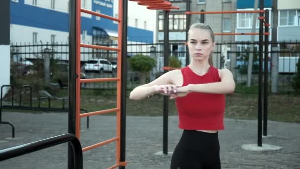 Fit sporty caucasian pretty girl workout in sportswear outdoors at sports ground — Stock Footage Fit sporty caucasian pretty girl workout in sportswear outdoors at sports ground Stock Footage