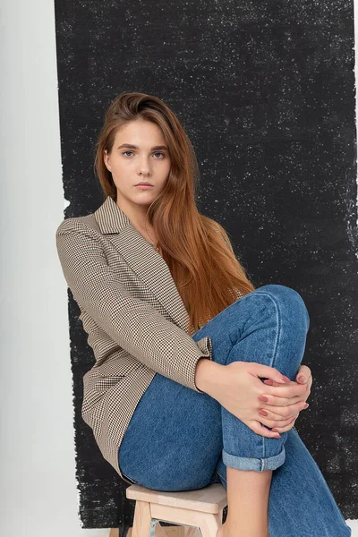 Young attractive caucasian woman with long brown hair in suit jacket at studio — Stock Photo, Image