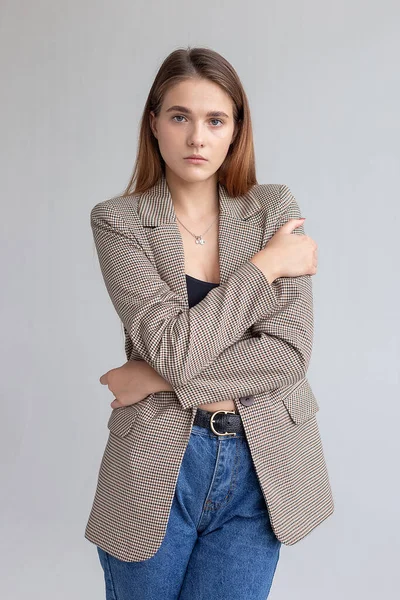 Young attractive caucasian woman with long brown hair in suit jacket at studio — Stock Photo, Image