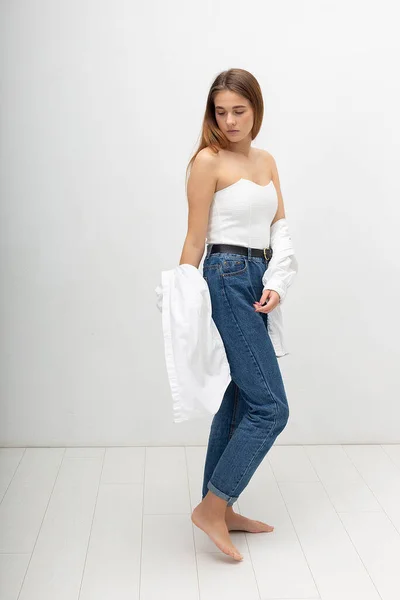 Young attractive caucasian woman with long brown hair in shirt, blue jeans — Stock Photo, Image