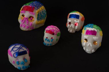 Geleneksel Şeker Meksikalı Kafatası, Ölüler Günü, siyah arkaplan