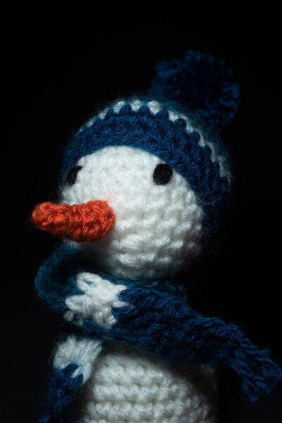 Закрыть домашнюю ярну Снеговик хуже, оставайтесь дома Рождественская коварная концепция