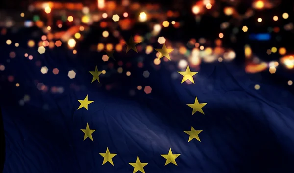 Národní vlajka Evropa světlo v noci bokeh abstraktní pozadí — Stock fotografie