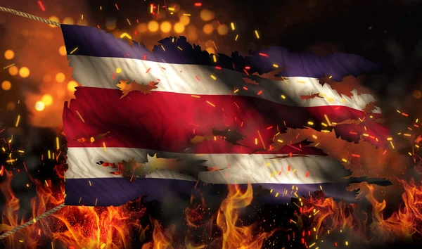 Costa Rica Burning Fire Flag Guerra Conflicto Noche 3D —  Fotos de Stock