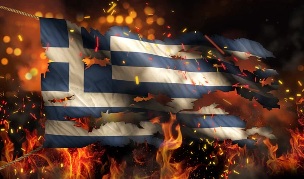 Griechenland brennt Feuer Flagge Krieg Konflikt Nacht 3d — Stockfoto