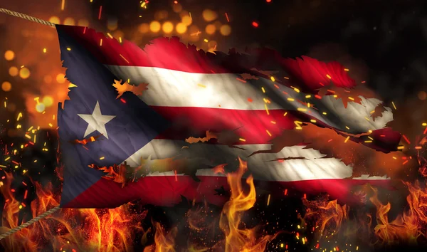 Puerto rico égő tűz zászlót háborús konfliktus éjszakai 3d — Stock Fotó