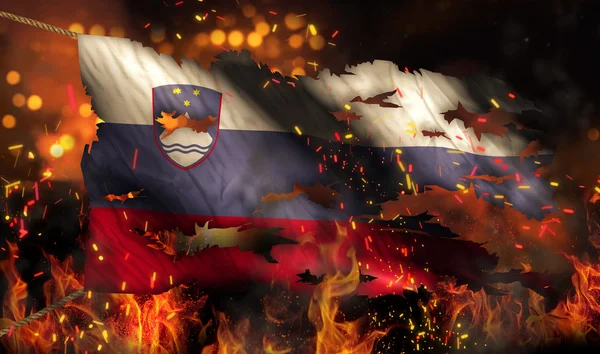 Словенія горить вогонь прапор війна конфлікт ніч 3d — стокове фото
