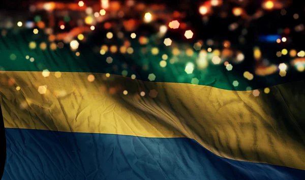 Gabon Nationalflagge Licht Nacht Bokeh abstrakten Hintergrund — Stockfoto