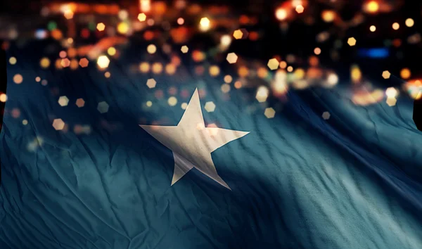 Somalia Bandiera Nazionale Luce Notte Bokeh Sfondo astratto — Foto Stock