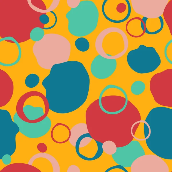 Sarı arka planda renkli lekeleri olan kusursuz vektör deseni. Parlak sanatsal boya lekeli duvar kağıdı tasarımı. Mutlu retro dekoratif moda tekstil dokusu.