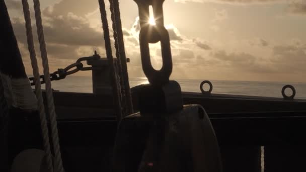 Pohled na západ slunce v oceánu — Stock video