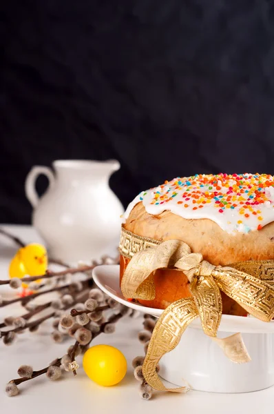 Bolo de Páscoa com ovos — Fotografia de Stock