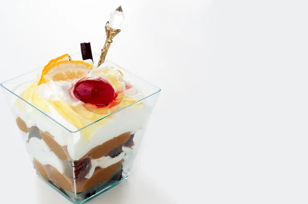 Здоровый десерт со сливочным йогуртом — стоковое фото