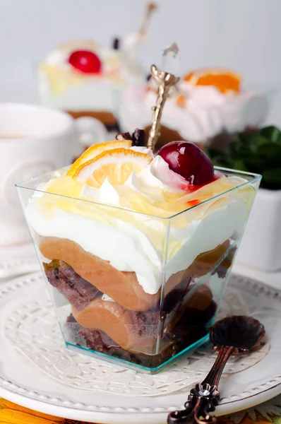 Сладкий десерт из стекла — стоковое фото