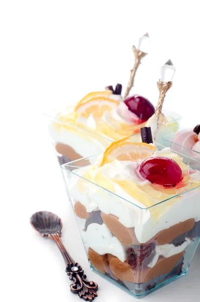 Zdravý dezert s smetanovým jogurtem, vrstvené — Stock fotografie