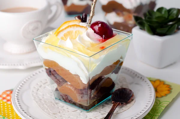 Солодкий десерт у склянці — стокове фото