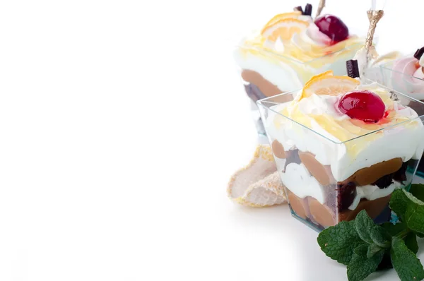 Здоровый десерт со сливочным йогуртом — стоковое фото