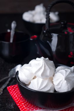 Lezzetli ve düz beyaz vanilya kremalı kurabiye