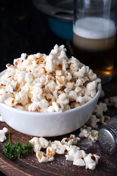 Popcorn in  bowl over wooden background — Stock Photo, Image
