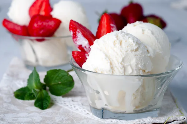 Helado de fresa — Foto de Stock