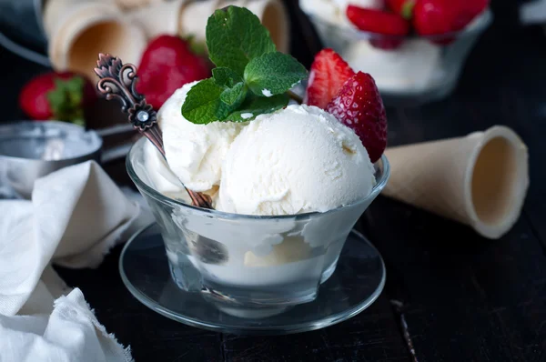 Helado de fresa — Foto de Stock