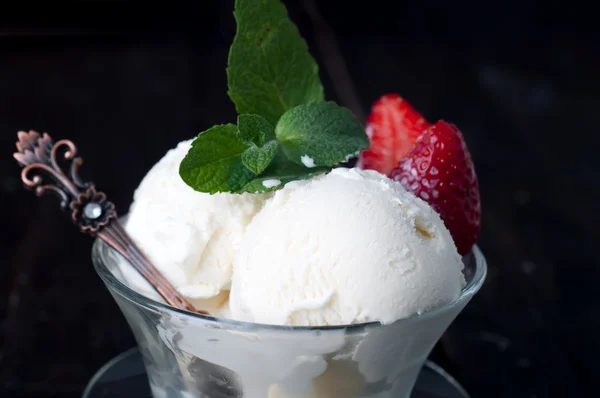 Helado de fresa — Foto de Stock