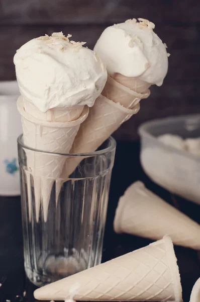 Helado de vainilla. Tonelada foto — Foto de Stock