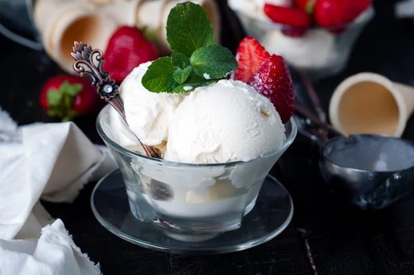 Helado de fresa — Foto de Stock