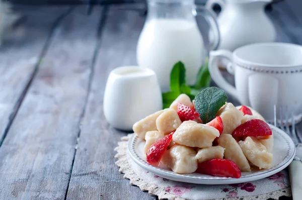 Yaz tatlı tembel köfte süzme peynir ile