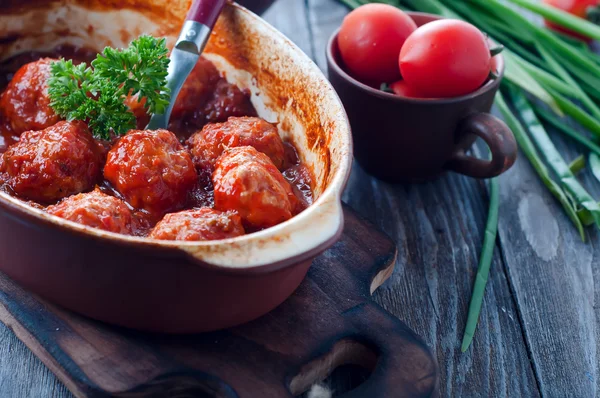 Tatlı ve ekşi domates soslu köfte. — Stok fotoğraf