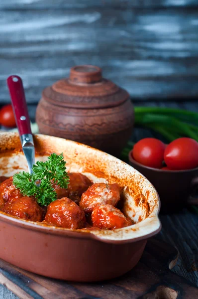 Köttbullar i sötsur tomatsås. — Stockfoto