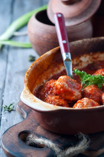 Köttbullar i sötsur tomatsås. — Stockfoto