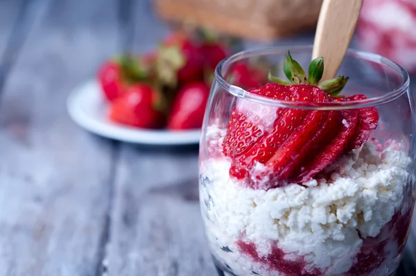 Postre con fresas —  Fotos de Stock