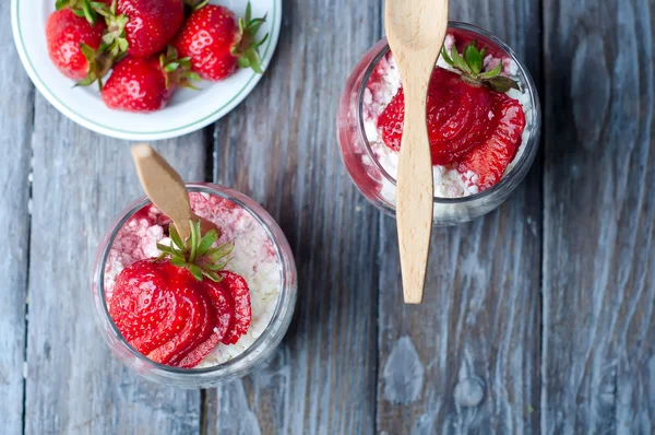 Postre con fresas — Foto de Stock