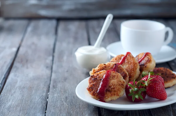 Cottage cheese pancakes — Stock Photo, Image