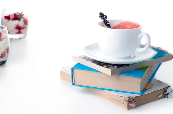 Taza de té y libro — Foto de Stock